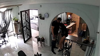 Un contratista fue a hacer tranbajos a mi casa y me puse coqueta con el para pagarle con mi cuerpo y pasarla rico