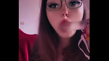 Faire semblant d’être malade pour porter un masque alors qu’en dessous se