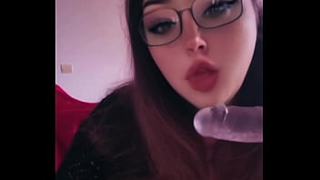 Faire semblant d’être malade pour porter un masque alors qu’en dessous se