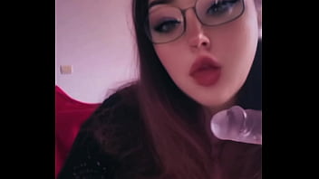 Faire semblant d’être malade pour porter un masque alors qu’en dessous se