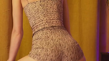 Shake butt & twerk in leopard outfit