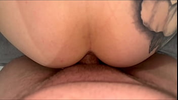 Meu primo saiu e a namorada dele pediu pra eu ajudar ela a fazer um vídeo de anal parte 2