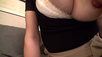 近所でも有名なjカップ人妻 旦那の不在中に自宅で撮影した奇跡のハメ撮り映像 3