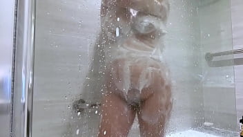 Big tits indian milf finger pussy while bathing