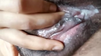 पति को घर से जाने के बाद चूत में ऊँगली डाल कर मज़ा लेती हुयी उसकी वाइफ रिया देसी वीडियो thumbnail