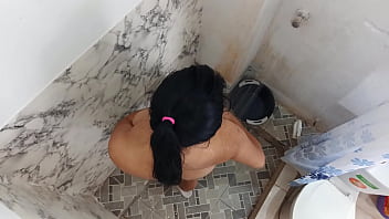 "ducha madrastra follando ferozmente a su hijastro"