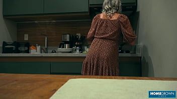 Scarlett taylor loves seeing naomi sucking hot dudes cock