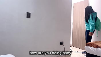 Mi roomate roxy gutierrez me seduce para que le de toda mi leche en su cara