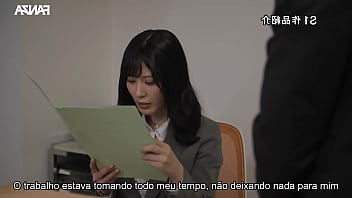 Gostosa peituda toca uma siririca na empresa e dá pro colega legendado