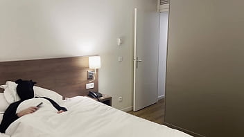 Lety howl une poupée latex futuriste au cheveux rouge arrive du futur car un