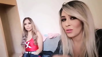 Por aquí en las i instalaciones de #televisa junto a barbaramontxxx y renatamendozax