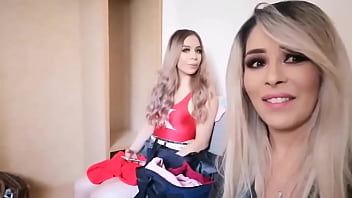 Por aquí en las i instalaciones de #televisa junto a barbaramontxxx y renatamendozax