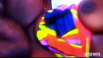 Une grosse chienne se fait baiser par une grosse queue toute noire