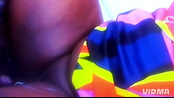 Une grosse chienne se fait baiser par une grosse queue toute noire