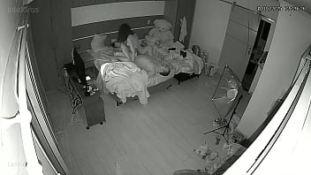 Trisal flagrado em momentos intimos