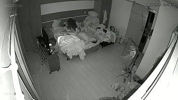 Trisal flagrado em momentos intimos