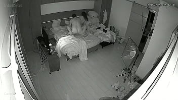 Trisal flagrado em momentos intimos