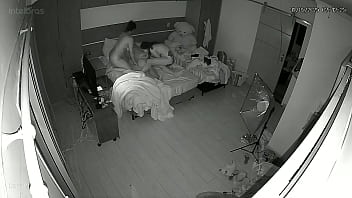 Trisal flagrado em momentos intimos