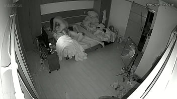 Trisal flagrado em momentos intimos