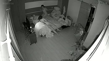 Trisal flagrado em momentos intimos