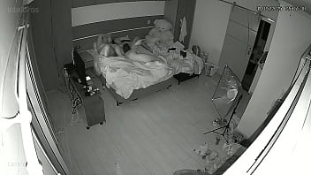 Trisal flagrado em momentos intimos