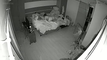 Trisal flagrado em momentos intimos