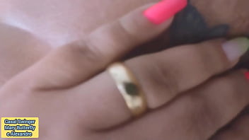 Eu pedi pro meu marido me filmar oferecendo o meu cú pra todos vocês ele ficou com muito tesão de me ver toda oferecida e daí tive que chupar o pau dele pra descarregar o saco na minha garganta