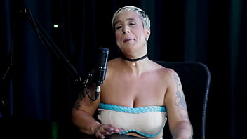 Loira pelada recebe massagem depois de ouvir que ela se arrependeu em um encontro com um homem que havia prometido tudo e passou a madrugada trabalhando just joana watch sheer red