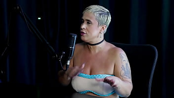 Loira pelada recebe massagem depois de ouvir que ela se arrependeu em um encontro com um homem que havia prometido tudo e passou a madrugada trabalhando just joana watch sheer red