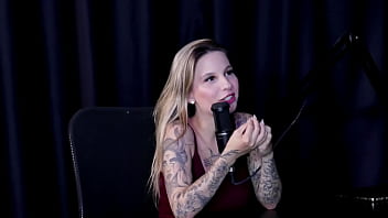 Loira pelada recebe massagem depois de ouvir que ela se arrependeu em um encontro com um homem que havia prometido tudo e passou a madrugada trabalhando just joana watch sheer red