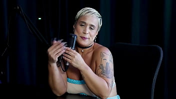 Loira pelada recebe massagem depois de ouvir que ela se arrependeu em um encontro com um homem que havia prometido tudo e passou a madrugada trabalhando just joana watch sheer red