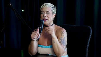 Loira pelada recebe massagem depois de ouvir que ela se arrependeu em um encontro com um homem que havia prometido tudo e passou a madrugada trabalhando just joana watch sheer red