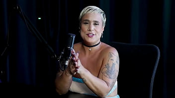 Loira pelada recebe massagem depois de ouvir que ela se arrependeu em um encontro com um homem que havia prometido tudo e passou a madrugada trabalhando just joana watch sheer red