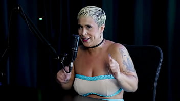 Loira pelada recebe massagem depois de ouvir que ela se arrependeu em um encontro com um homem que havia prometido tudo e passou a madrugada trabalhando just joana watch sheer red