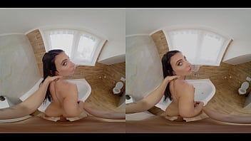 She fucks me in the bathtub virtual real porn