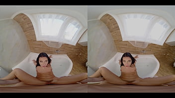 She fucks me in the bathtub virtual real porn