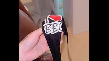 Asiática gostoso deu sem camisinha pra negão é chamou o corninho pra beber a porra