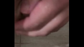 Brincando Antes De Entrar No Banho thumbnail