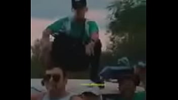 Déjate llevar y entiéndelo es solo un rato y nadie lo sabrá o puede enterarse el mundo entero