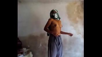 Desi girlfriend show strip dance 1