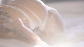 Sensual bath in the jacuzzi with a lot of foam and very sexual masturbation by susy gala