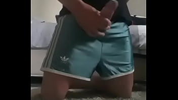 Punheta Usando Um Calção Adidas thumbnail