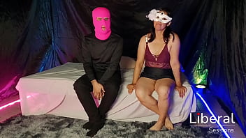 Pareja trio con una chica estrella porno