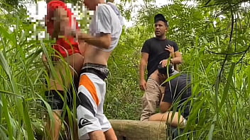 Levei Tres Amigos Para Conhecer As Trilhas De Sexo thumbnail