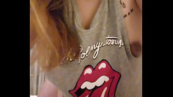 Asian wants to show you her titties