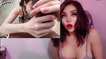 Hermosa teen recibiendo un duro anal interracial