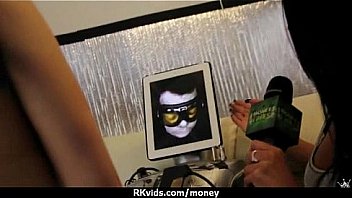 Amateur has sex for some quick cash 5