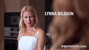 Lynna nilson and bonni gee eat from the same plate