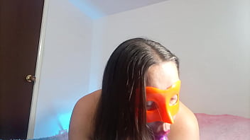 La camare del bar hace su primer video masturbandose pa su amiguita con la que se consienten