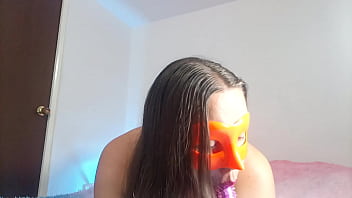 La camare del bar hace su primer video masturbandose pa su amiguita con la que se consienten